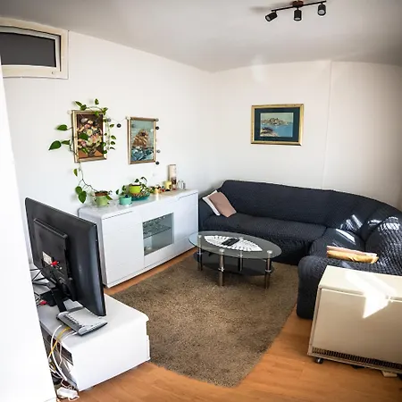 Luka Apartment *